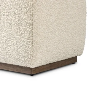 Banca Gabriel tapizada bouclé base roble macizo fabricación muebles personalizados Panamá Taylor Decor Design