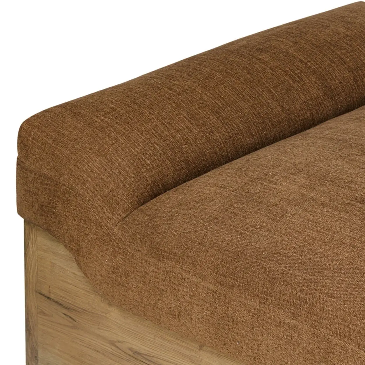 Chaise Emilio tapizada base roble asiento inclinado diseño escultórico fabricación muebles personalizados Panamá Taylor Decor Design