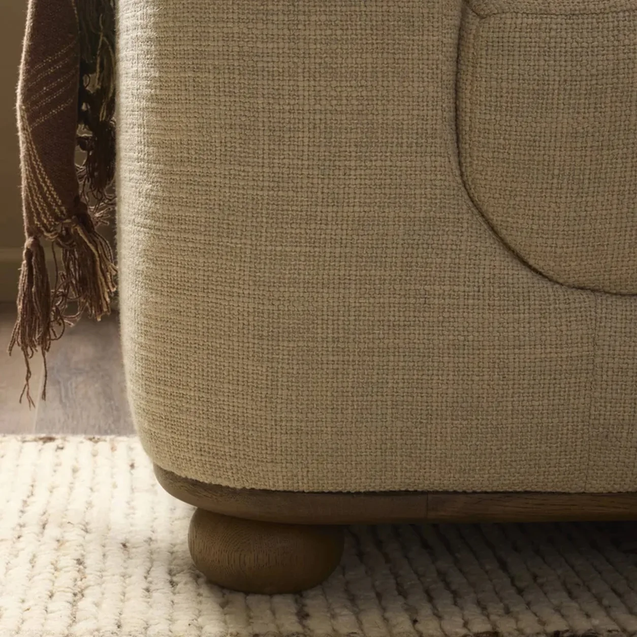Chaise Santiago roble macizo tapizada diseño orgánico fabricación muebles personalizados Panamá Taylor Decor Design