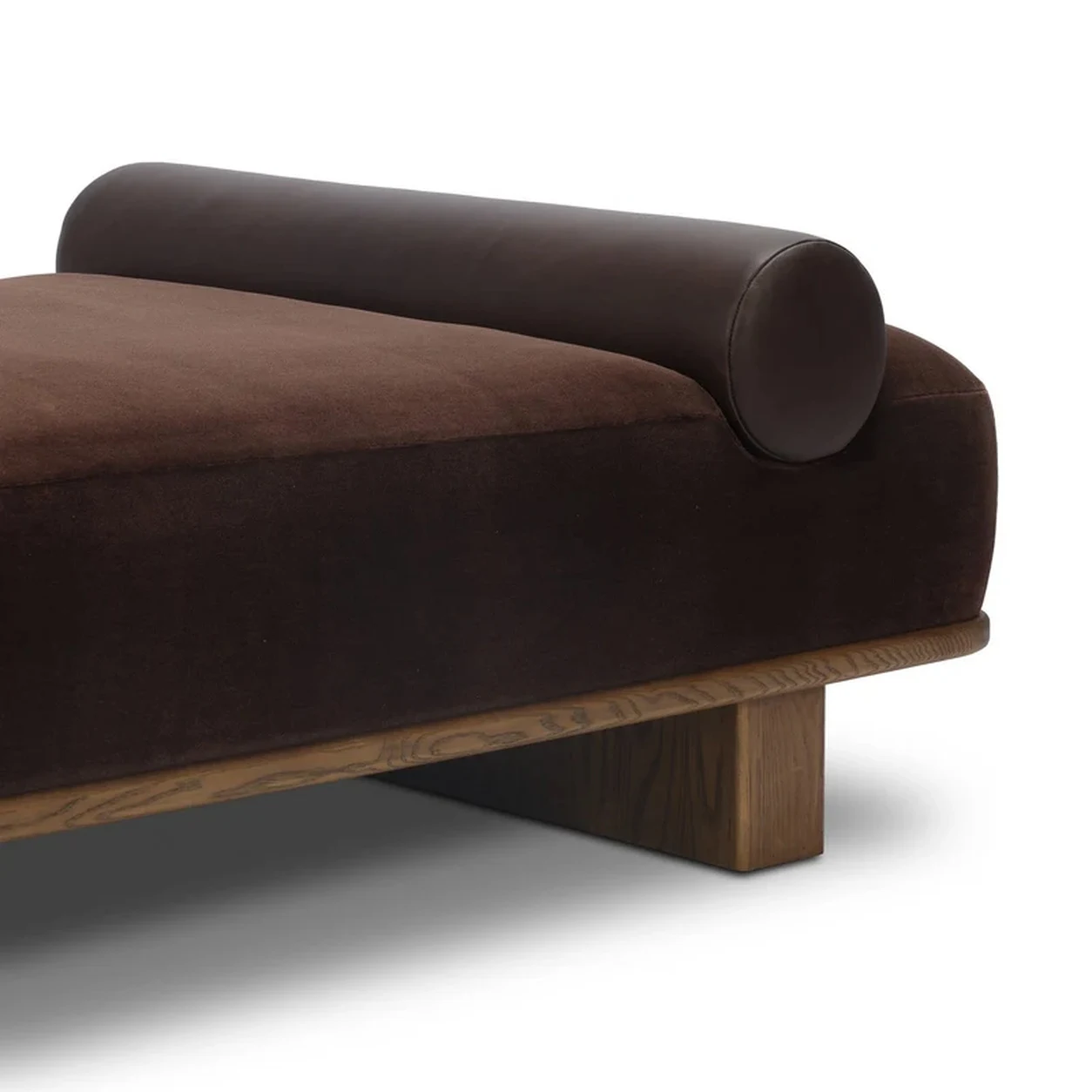 Chaise Thiago madera roble tapizada perfil bajo fabricación muebles personalizados Panamá Taylor Decor Design
