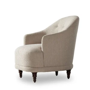 Poltrona Bruno tapizada patas madera torneada diseño clásico contemporáneo fabricación muebles personalizados Panamá Taylor Decor Design