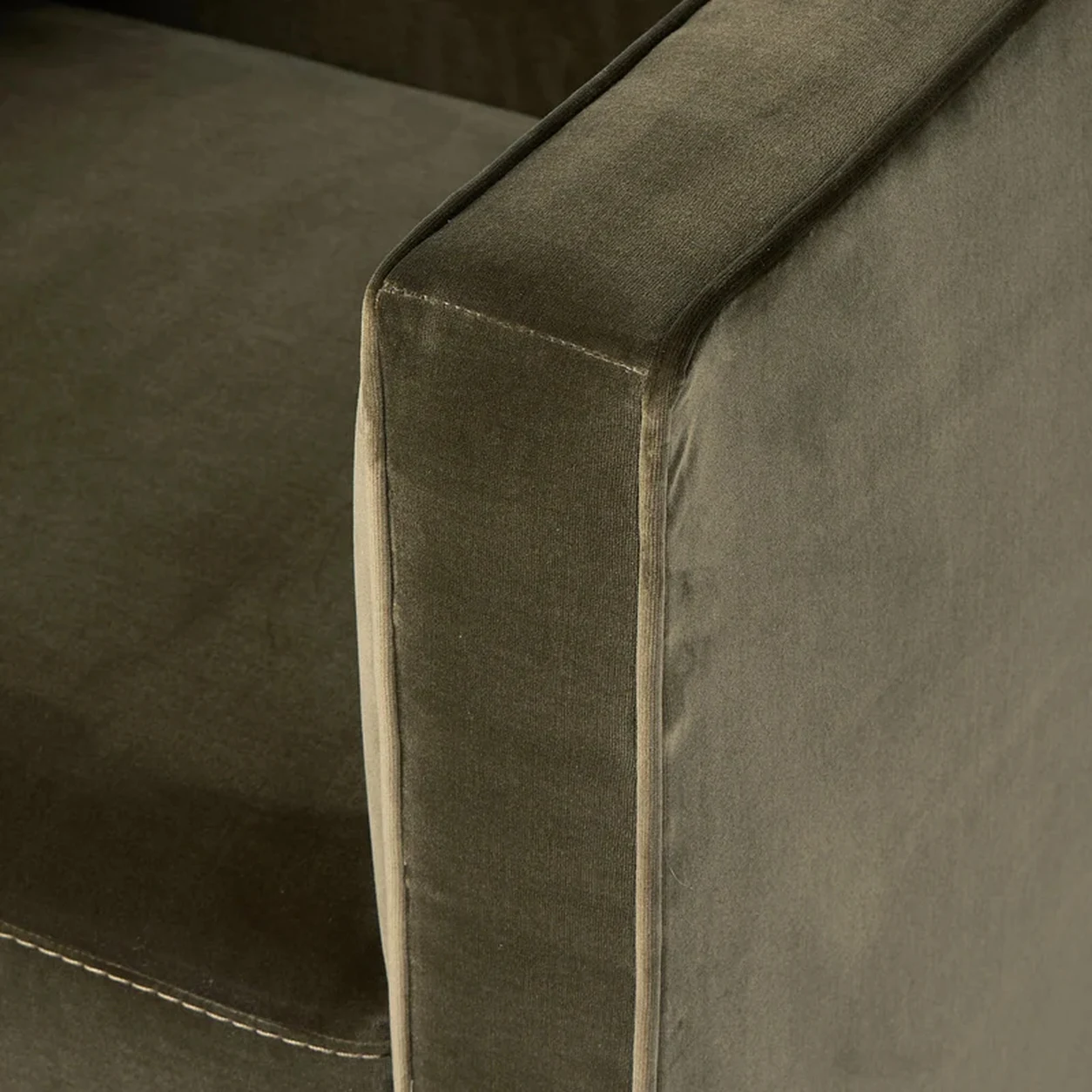 Poltrona Giratoria Helena tapizada asiento profundo fabricación muebles personalizados Panamá Taylor Decor Design