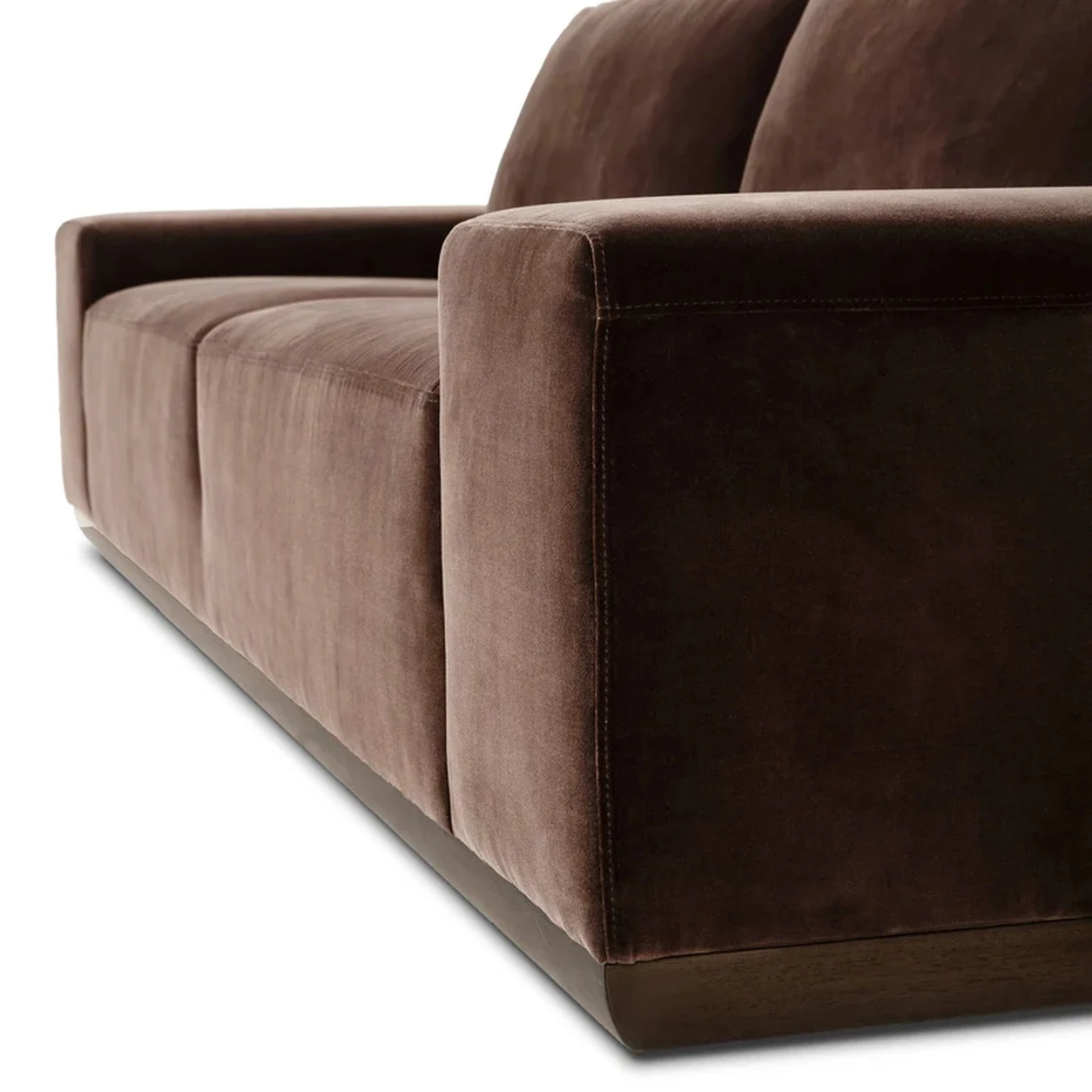 Sofá Nicolás base madera roble asiento profundo fabricación muebles personalizados Panamá Taylor Decor Design