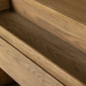 Vitrina Cristóbal chapilla roble puertas vidrio repisas almacenamiento fabricación muebles personalizados Panamá Taylor Decor Design