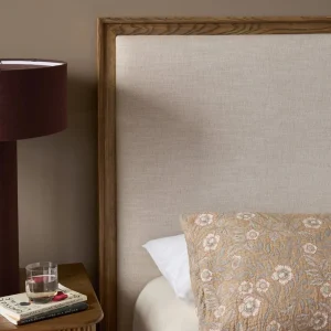 Cama Renata cabecero tapizado marco roble macizo base tapizada diseño contemporáneo fabricación muebles personalizados Panamá Taylor Decor Design