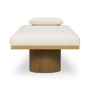 Chaise Damián roble macizo patas cilíndricas acanaladas tapizada diseño Mid Century fabricación muebles personalizados Panamá Taylor Decor Design