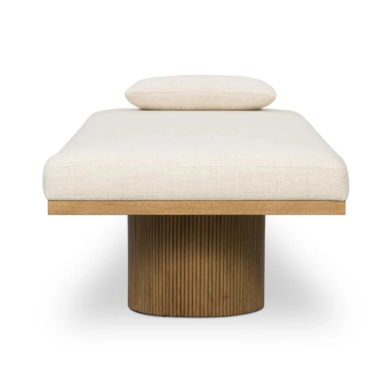 Chaise Damián roble macizo patas cilíndricas acanaladas tapizada diseño Mid Century fabricación muebles personalizados Panamá Taylor Decor Design