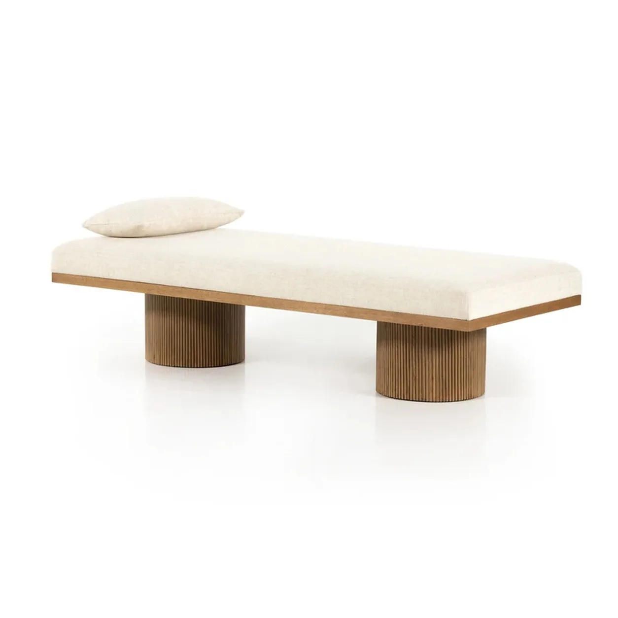 Chaise Damián roble macizo patas cilíndricas acanaladas tapizada diseño Mid Century fabricación muebles personalizados Panamá Taylor Decor Design