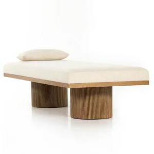 Chaise Damián roble macizo patas cilíndricas acanaladas tapizada diseño Mid Century fabricación muebles personalizados Panamá Taylor Decor Design